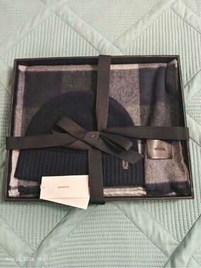 NWT VINCE Men’s Navy Beanie & Gray Plaid Scarf Gift Set Wool Cashmere Blend